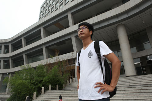 站在校園裡，劉偉堅信未來一定會很美好