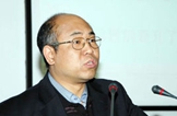 國家發展和改革委員會社會發展研究所所長   楊宜勇：供給側改革仍是主旋律>>詳細　　當前，我國經濟進入新常態，世界經濟進入轉型期，供給側結構性改革是引領我國經濟持續健康發展的良方。“既要完善體制機制又要實現中國經濟治理轉型和產業升級，今年供給側結構性改革的任務很重”，楊宜勇對記者說，供給側結構性改革攻堅戰已在2016年“打響”。此次中央經濟工作會議提出“2017年是供給側結構性改革的深化之年”，這意味著在接下來的一年，供給側改革會持續發力、深入推進。我國將大力振興實體經濟，培育壯大新的發展動能。這就必須要發揚釘釘子的精神，一步一個腳印地讓供給側改革引領中國經濟轉型升級。