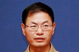 中共中央黨校國際戰略研究所副教授，中國外交研究室主任   趙錫軍：著力振興實體經濟>>詳細　　應該看到，中國的實體經濟體量大、產業豐富，在多方面已取得了不錯的成績，但不容忽視的是，發展不均衡問題依舊困擾著實體經濟。例如，在實體經濟發展中，中小微企業相對於大企業屬於“弱勢群體”，如果不能很好地完善制度安排，解決市場准入等問題，中小微企業將舉步維艱。要解決這些問題，我們就需要在推動實體經濟發展時，採取更加明確、有針對性的措施。本次中央經濟工作會議在這方面就進行了部署，對振興實體經濟進行了突出、明確的安排，包括形成比較優勢、加強創新、改善營商環境及推動市場公平競爭等。